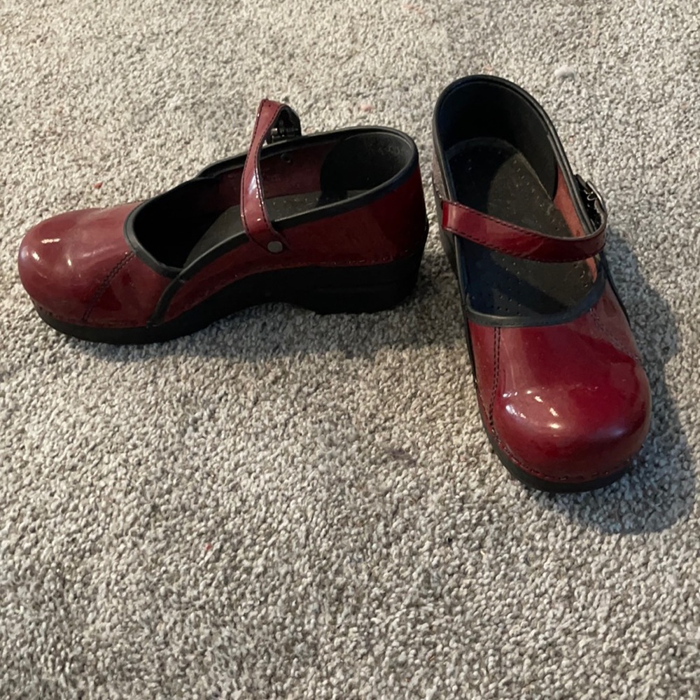 women’s clogs